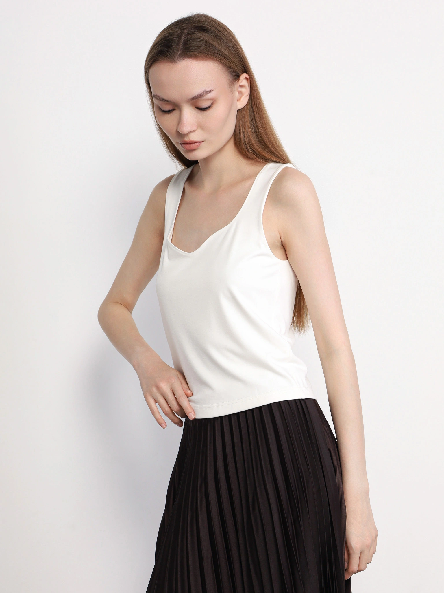 Майка белого цвета прямого кроя